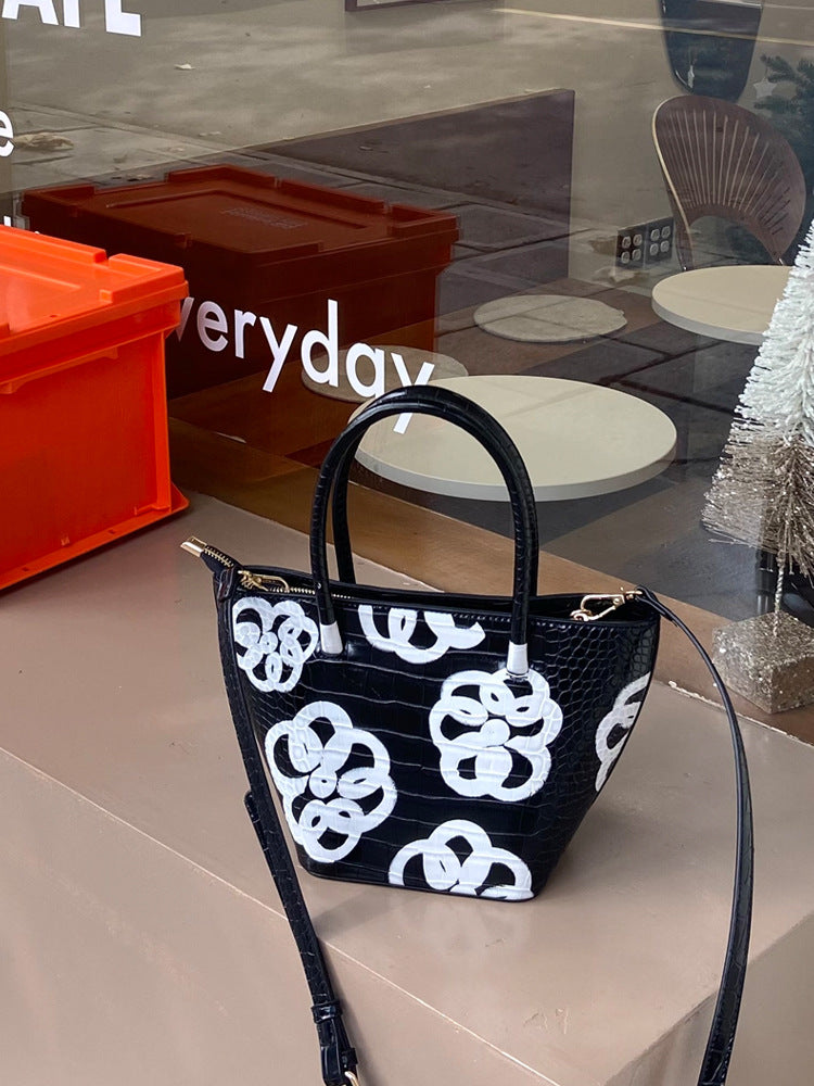 2020 South Korea new niche design flower doodle handbag fashion crocodile pattern shoulder female bag tide