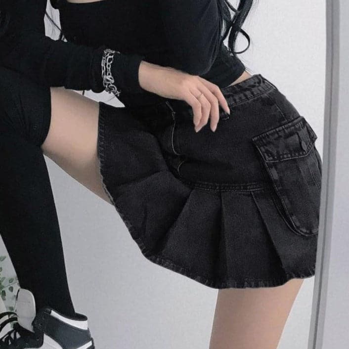 Y2K Black Denim Pleated Skirt