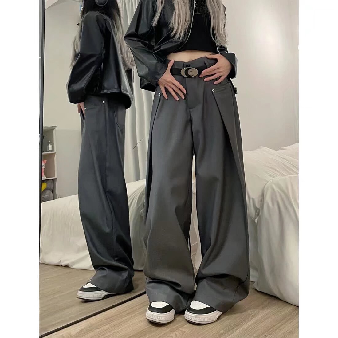 915440772-1