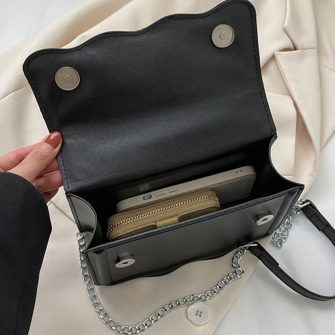 Letter Graphic Shoulder Bag, Scallop Detail Flap Purse, Trendy Chain Crossbody Bag For Women