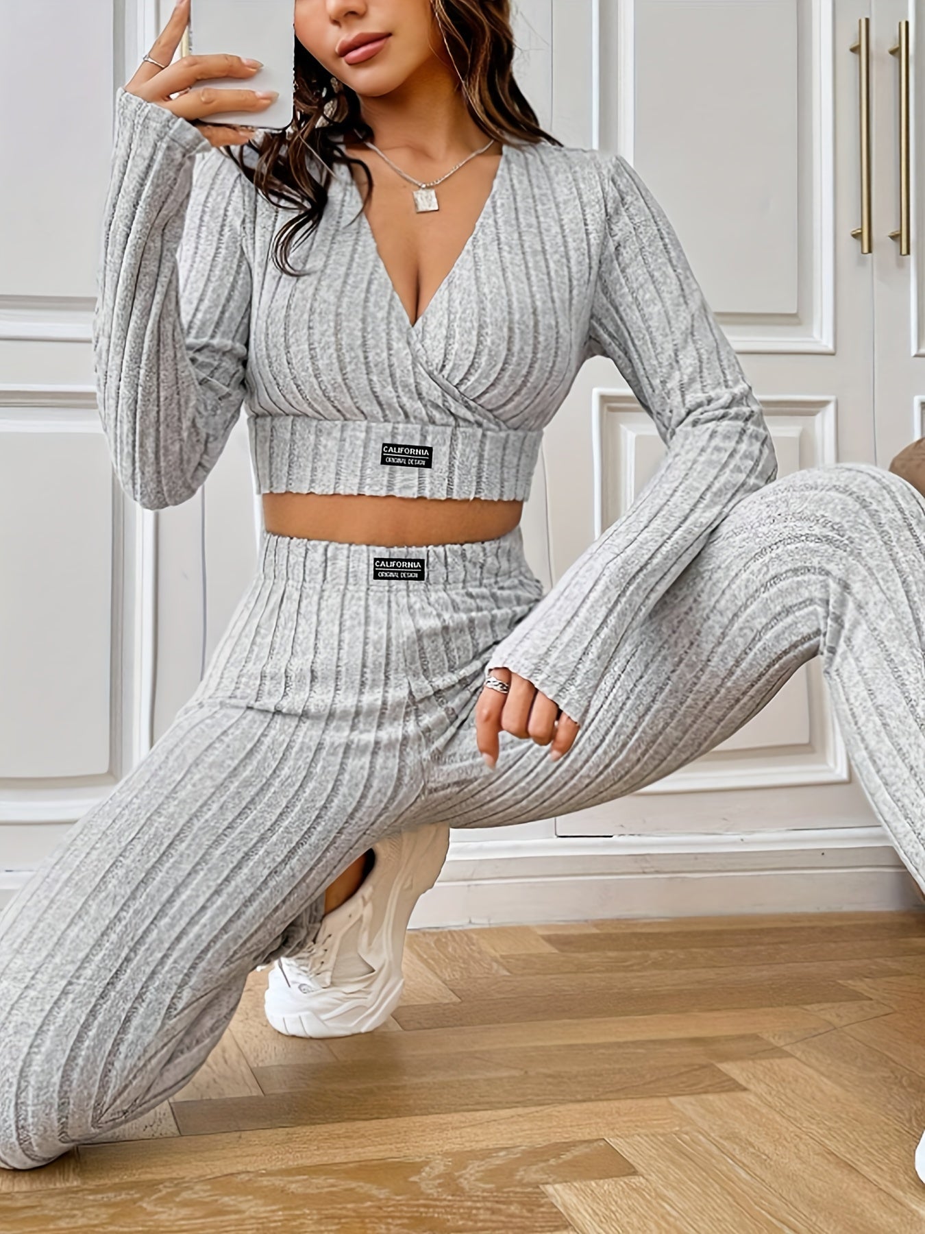 Casual Label Stitching Two-piece Set, V-neck Crop Top & High Waist Skinny Leggings Outfits, Women's Clothing