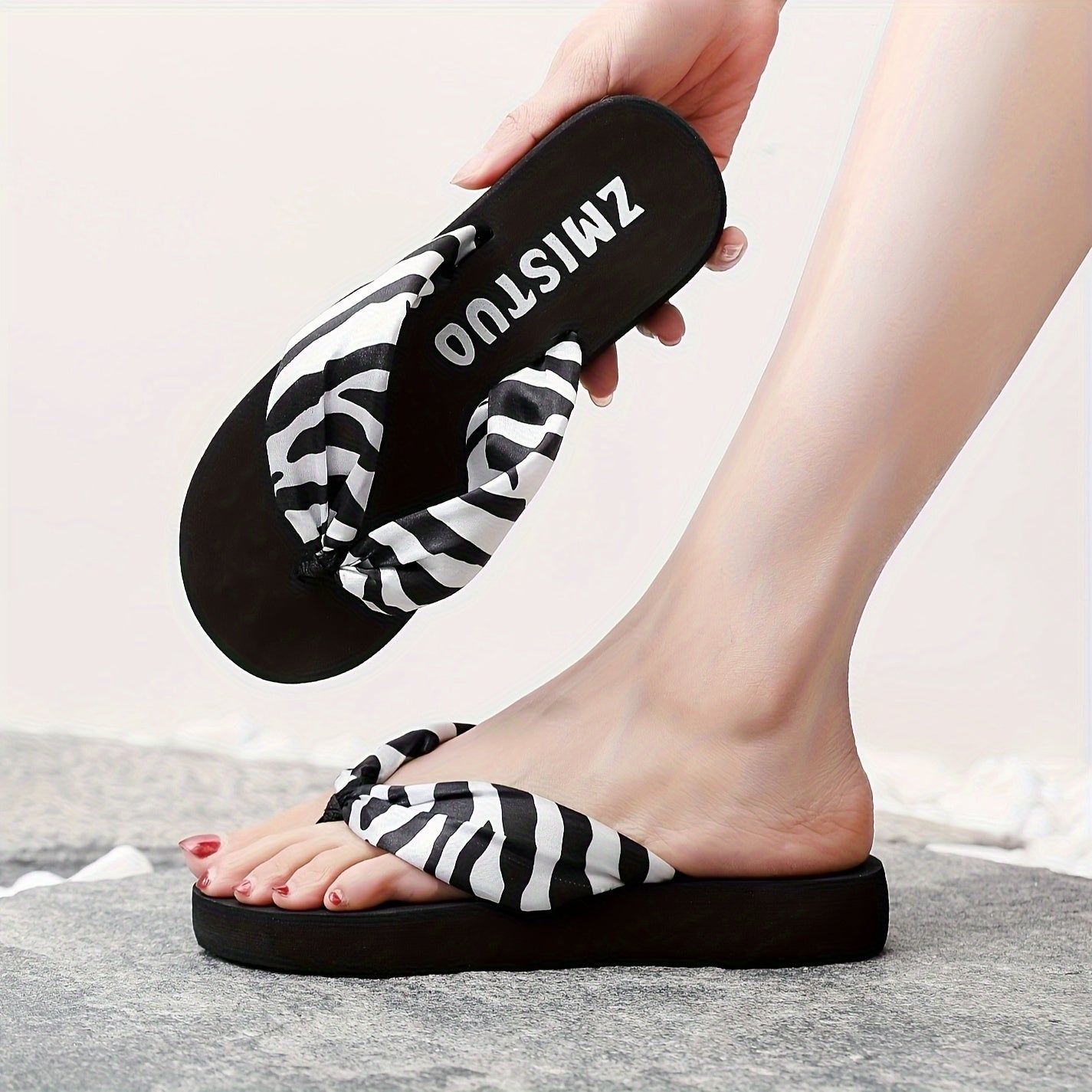 Women's Zebra Print Flip Flops, Fashionable Flat Summer Slide Shoes, Casual Lightweight Outdoor Beach Slides