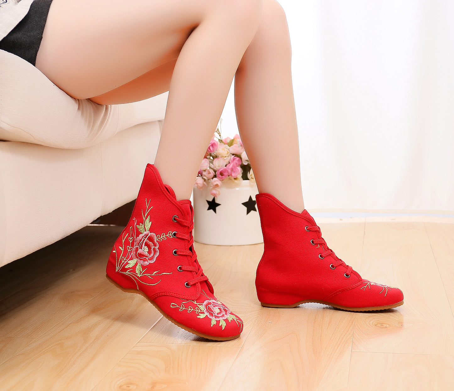 18 autumn and winter new embroidered cloth shoes national wind short boots women's old Beijing increased cloth shoes women's boots one generation