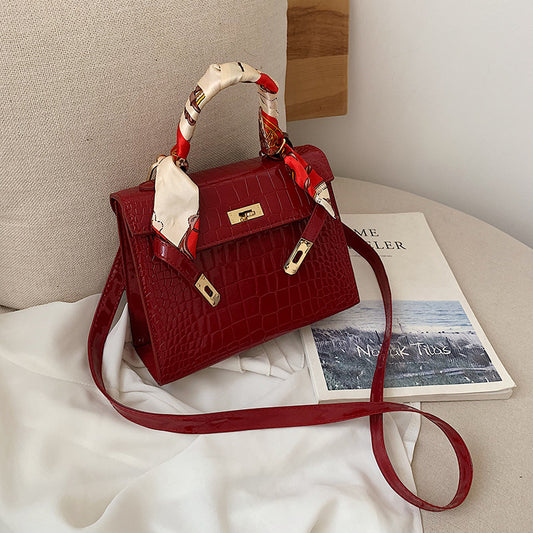 Bride's wedding with red wedding bag female 2020 new handbag network red envelope fashion wholesale