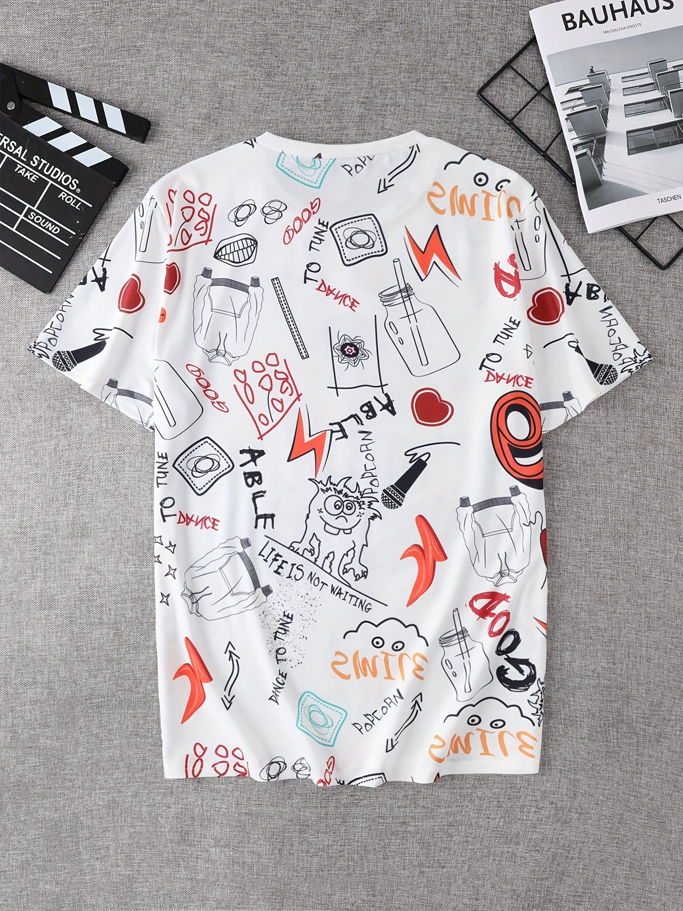 Cartoon Graffiti & Toy Bear Pattern Men's Chic T-shirt For Summer Outdoor