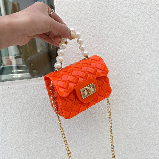 2021 new children's small bag pearl handbag Korean fashion Messenger bag small fragrant wind beauty package chain bag tide